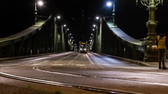 Villamos Szabadság híd próbaterhelés